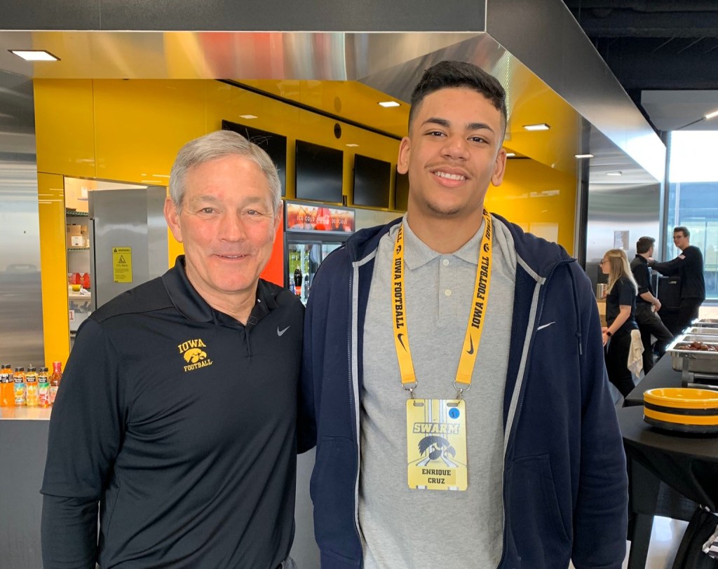 Syracuse offers Chicago&nbsp;OL